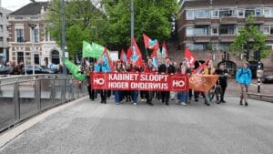 Massale staking TU Delft tegen onderwijsbezuinigingen