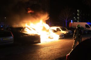 Zeven auto’s in vlammen opgegaan in Voordijkshoorn en Wippolder